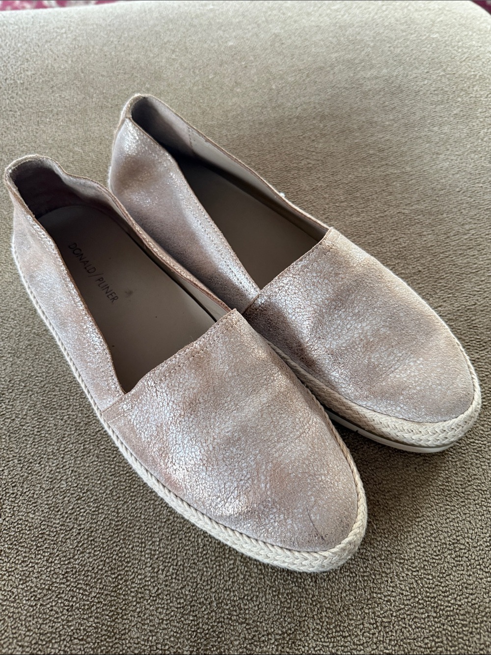 Donald J. Pliner Gretta Silver/Gold Shimmer Slip On Shoes Size 9 (TD) (TD)